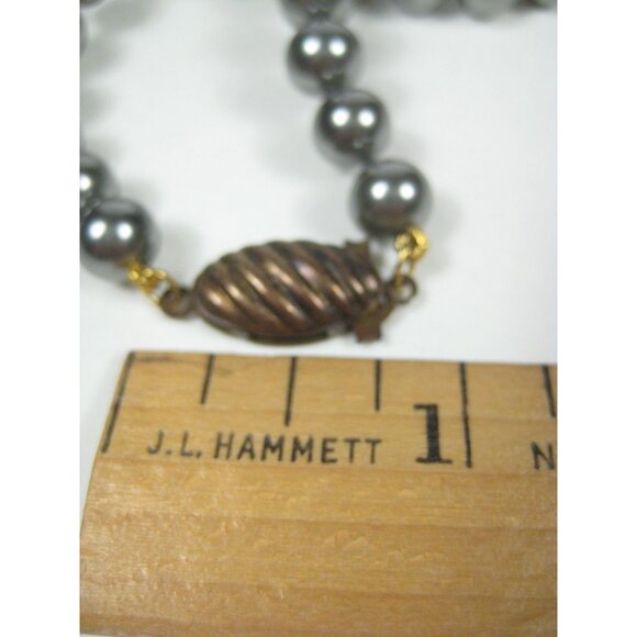 Vintage Gray Imitation Pearl Necklace Goldtone Fish Clasp 18 inch Collar - Picture 5 of 9